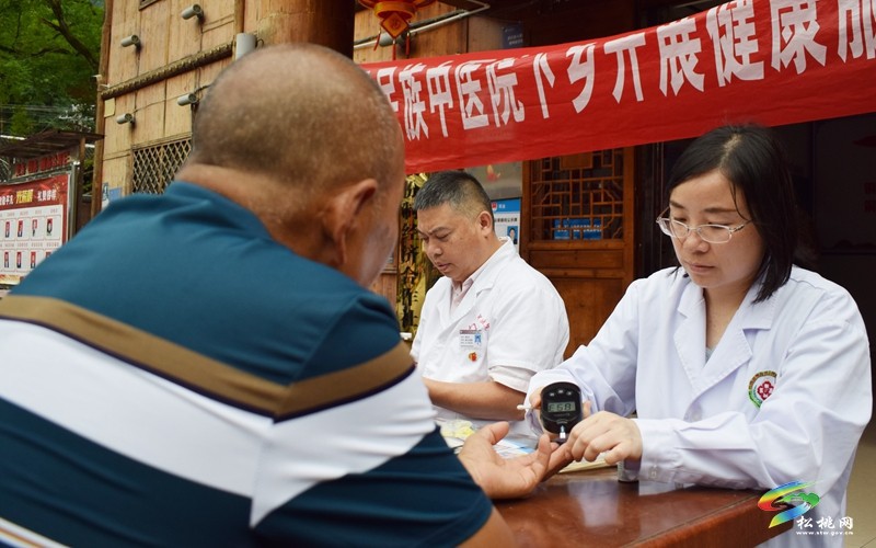 一根針一把草進苗寨 呵護百姓健康