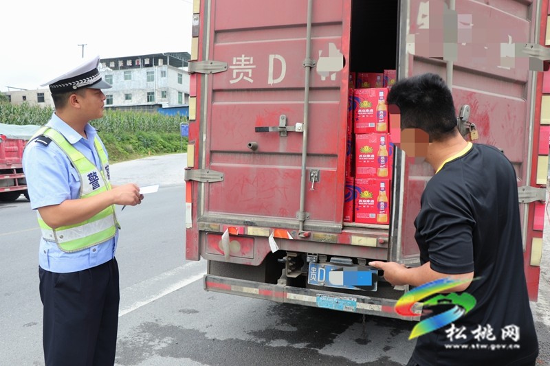 松桃公安交警大隊(duì)集中開展貨車風(fēng)險專項(xiàng)整治縱深推進(jìn)夏季治安打擊整治行動