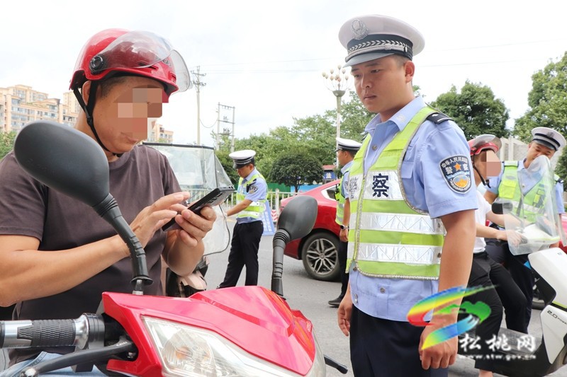 松桃公安交警大隊開展摩托車 電動摩托車電動自行車夏季交通安全突出風險專項整治行動