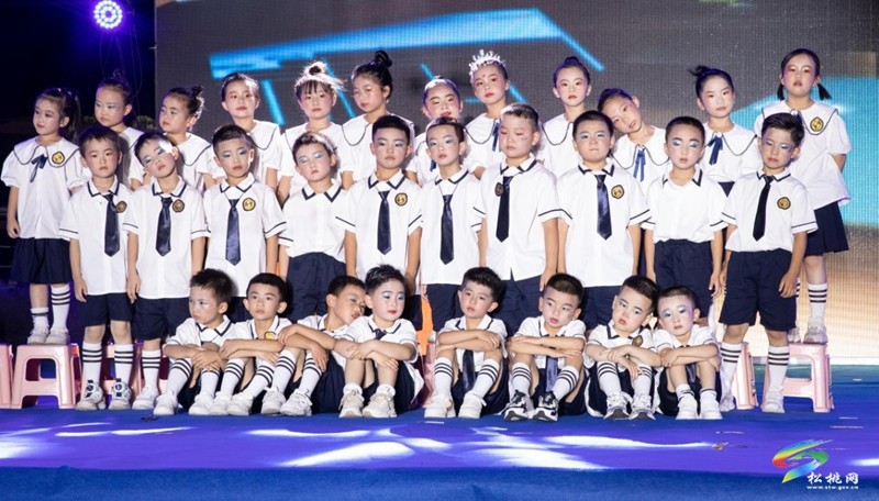 松桃實驗幼兒園舉行2024屆大班畢業(yè)典禮