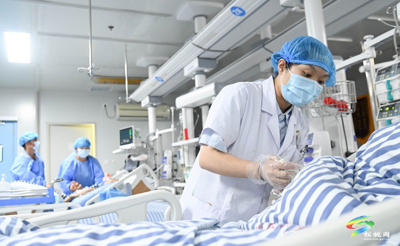松桃民族中醫(yī)院重癥醫(yī)學(xué)科：?24小時在崗 守護(hù)患者生命安全