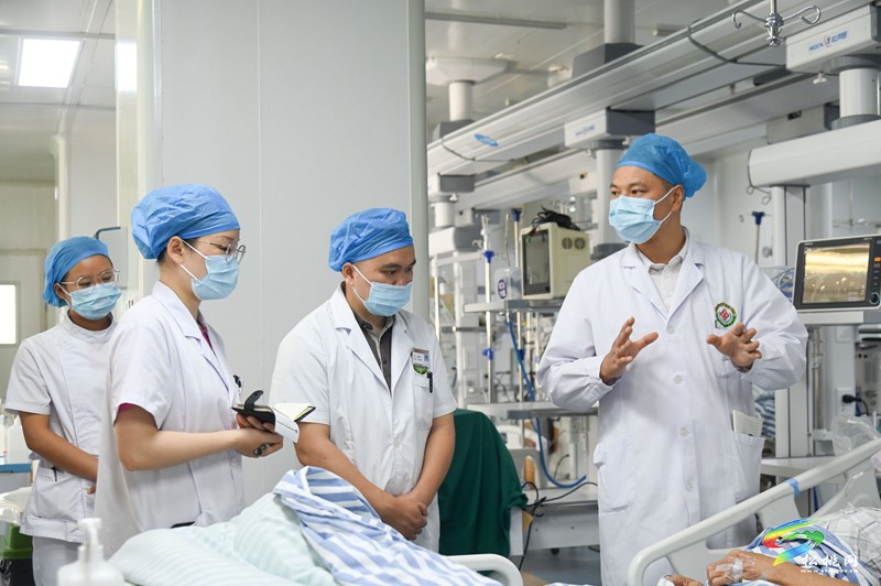 松桃民族中醫(yī)院重癥醫(yī)學(xué)科：?24小時在崗 守護(hù)患者生命安全