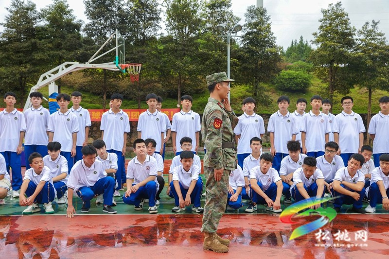 縣中等職業(yè)學(xué)校舉行2024級(jí)新生軍訓(xùn)動(dòng)員大會(huì)