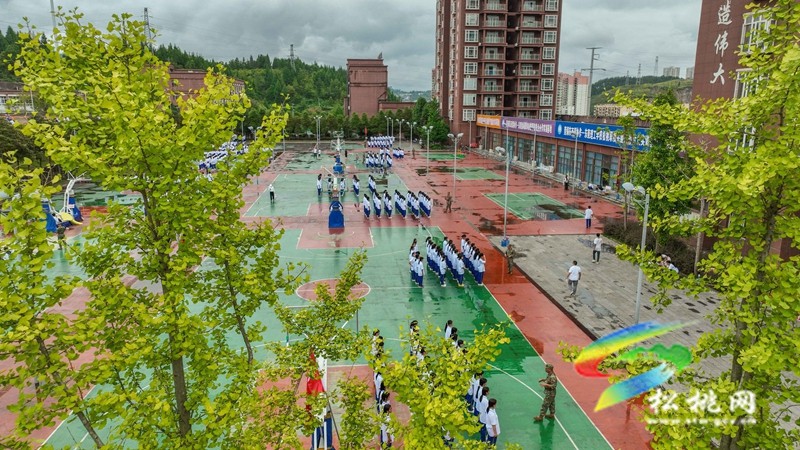 縣中等職業(yè)學(xué)校舉行2024級(jí)新生軍訓(xùn)動(dòng)員大會(huì)