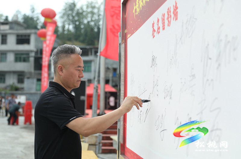 甘龍片區(qū)舉行第十屆“金秋助學”活動