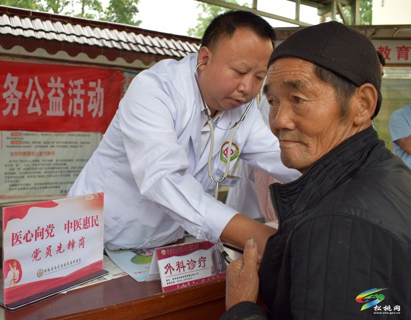 楊偉：“醫(yī)”心逐夢(mèng)  用愛點(diǎn)亮生命火花