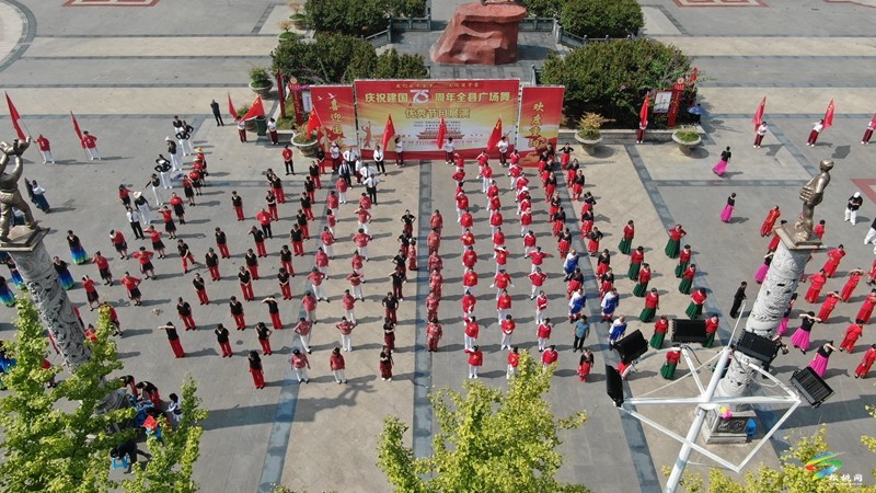 【網(wǎng)絡(luò)中國(guó)節(jié)·重陽(yáng)】松桃舉行全縣廣場(chǎng)舞優(yōu)秀節(jié)目展演活動(dòng)