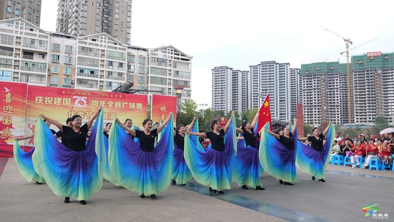 【網(wǎng)絡(luò)中國(guó)節(jié)·重陽(yáng)】松桃舉行全縣廣場(chǎng)舞優(yōu)秀節(jié)目展演活動(dòng)
