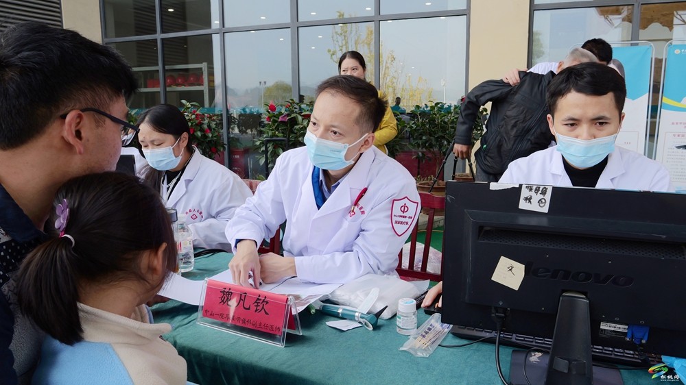 中山大學(xué)附屬第一醫(yī)院“國家醫(yī)療隊”到我縣開展大型義診活動