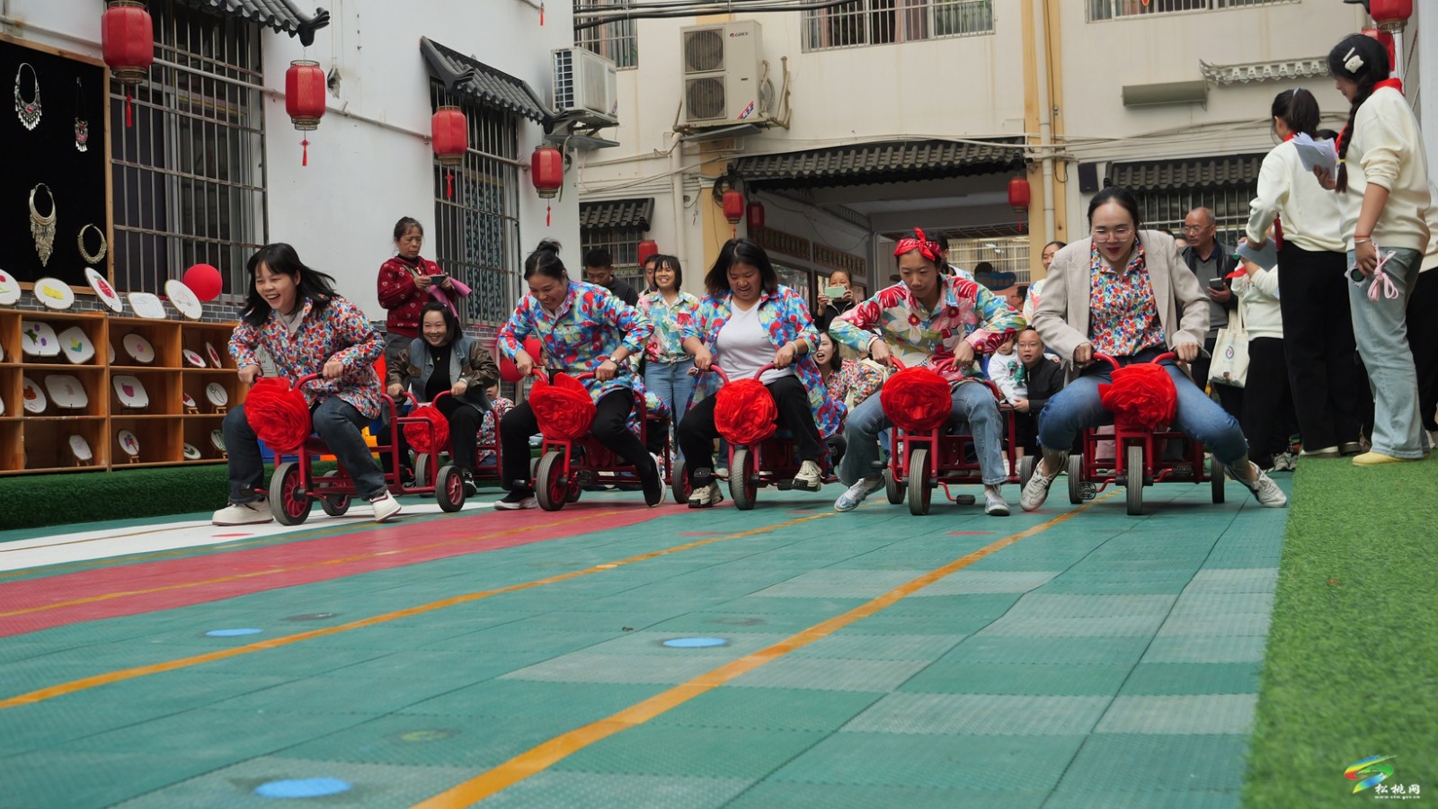 松桃實(shí)驗(yàn)幼兒園：開展親子“童”樂  懷舊趣味運(yùn)動會