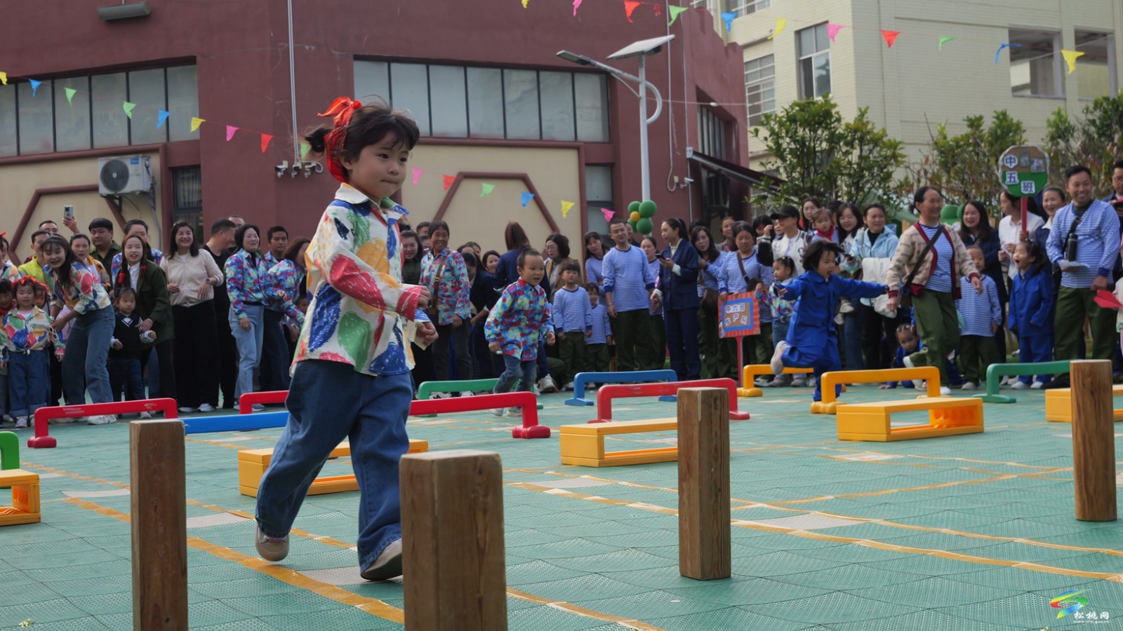 松桃實(shí)驗(yàn)幼兒園：開展親子“童”樂  懷舊趣味運(yùn)動會