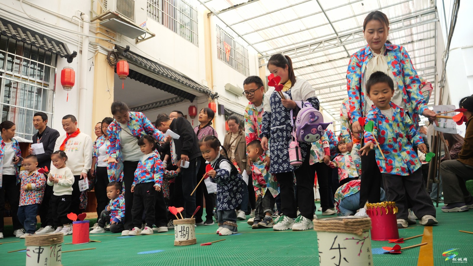 松桃實(shí)驗(yàn)幼兒園：開展親子“童”樂  懷舊趣味運(yùn)動會