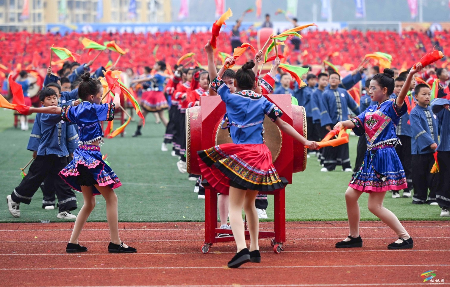 銅仁市第十四屆中小學(xué)生“三好杯”田徑運動會在松桃開幕