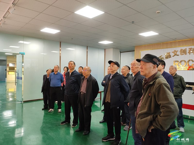 市人大常委會機關(guān)離退休人員一行到我縣參觀考察鄉(xiāng)村振興和產(chǎn)業(yè)發(fā)展情況
