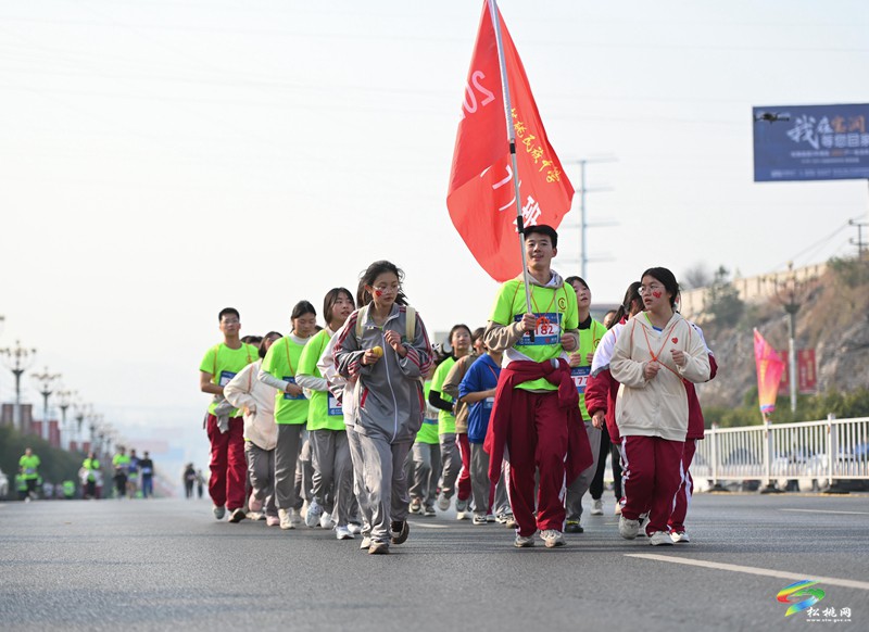松桃：馬拉松激情開跑  活力風(fēng)采燃動苗鄉(xiāng)