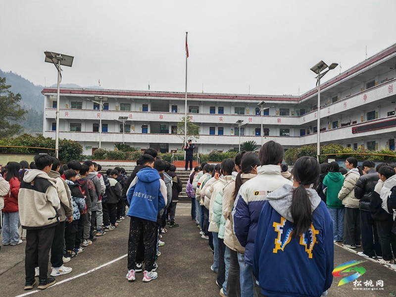 孟溪鐵路派出所民警到寨英鎮(zhèn)鄧堡片區(qū)開展鐵路法治宣傳教育活動