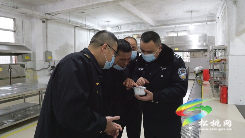 松桃聯(lián)合開展2024年高考綜合改革適應(yīng)性演練測(cè)試食品衛(wèi)生安全專項(xiàng)整治行動(dòng)