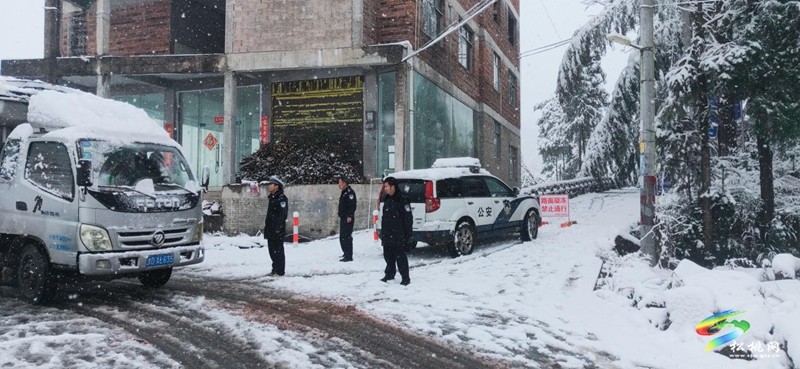 普覺(jué)鎮(zhèn)開(kāi)展低溫雨雪凝凍天氣道路交通安全巡查及交通安全勸導(dǎo)工作