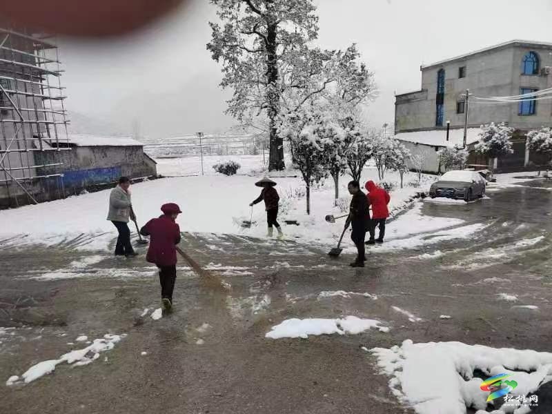 普覺(jué)鎮(zhèn)開(kāi)展低溫雨雪凝凍天氣道路交通安全巡查及交通安全勸導(dǎo)工作