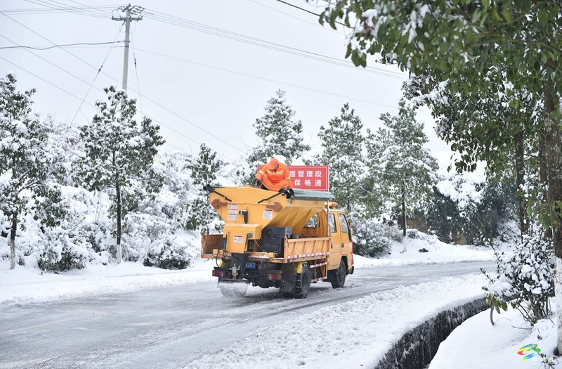 松桃：抗凝凍保暢通 積極應(yīng)對(duì)雨雪天氣