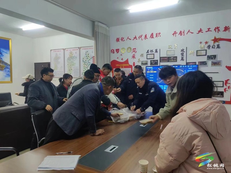 雪夜奮戰(zhàn)7小時(shí)，松桃公安成功救助18名被困群眾