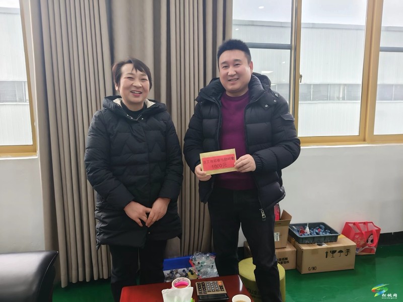縣工商聯(lián)組織開展春節(jié)走訪慰問活動(dòng)