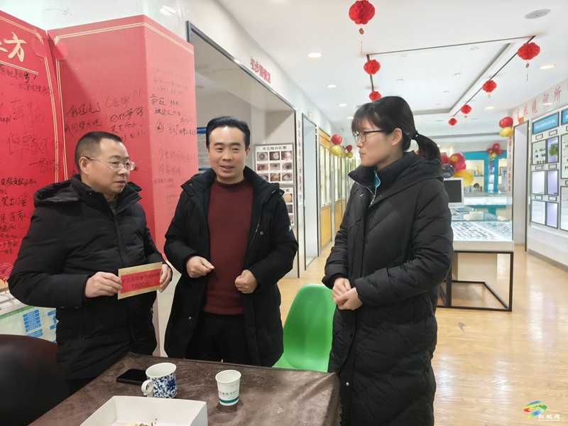 縣工商聯(lián)組織開展春節(jié)走訪慰問活動(dòng)