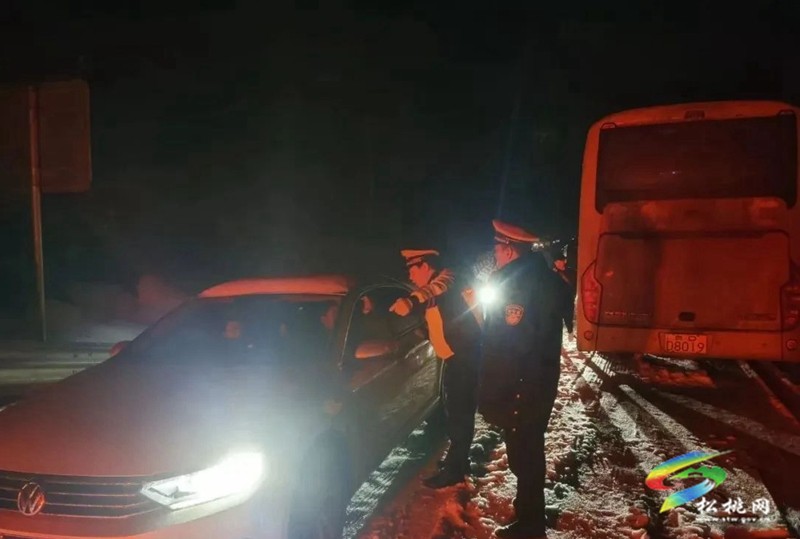 松桃公安交警:抗凝保暢  守護平安