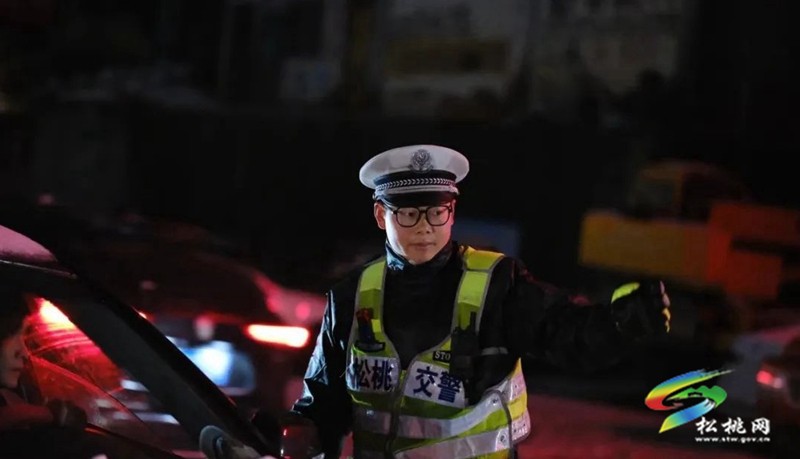 松桃公安交警:抗凝保暢  守護平安