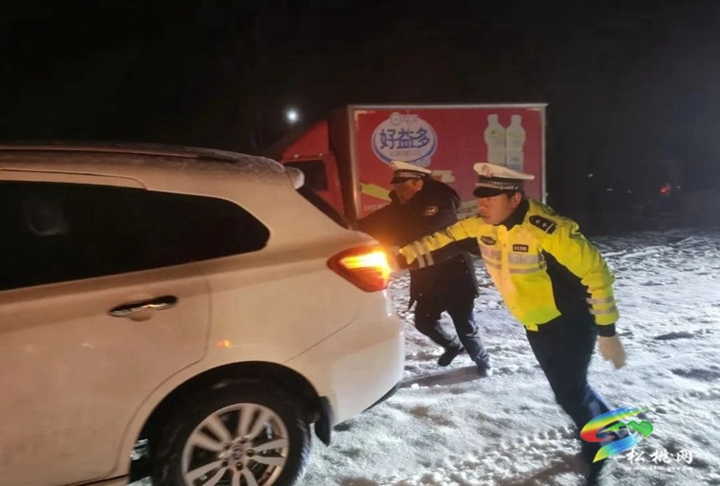 松桃公安交警:抗凝保暢  守護平安