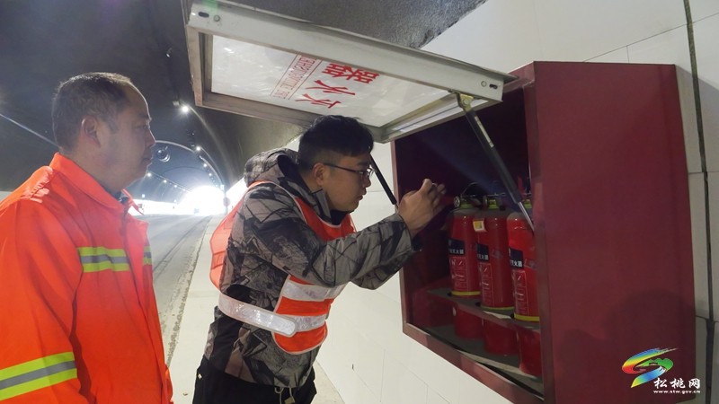 松桃公路：過年不打烊 公路安全有保障