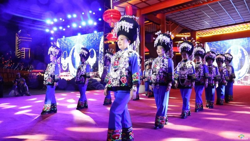 驚艷又震撼！松桃苗族非遺秀演巡游銅仁中南門