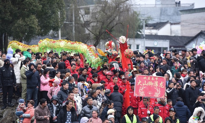 松桃舉辦第十四屆中國寨英滾龍文化藝術(shù)節(jié)