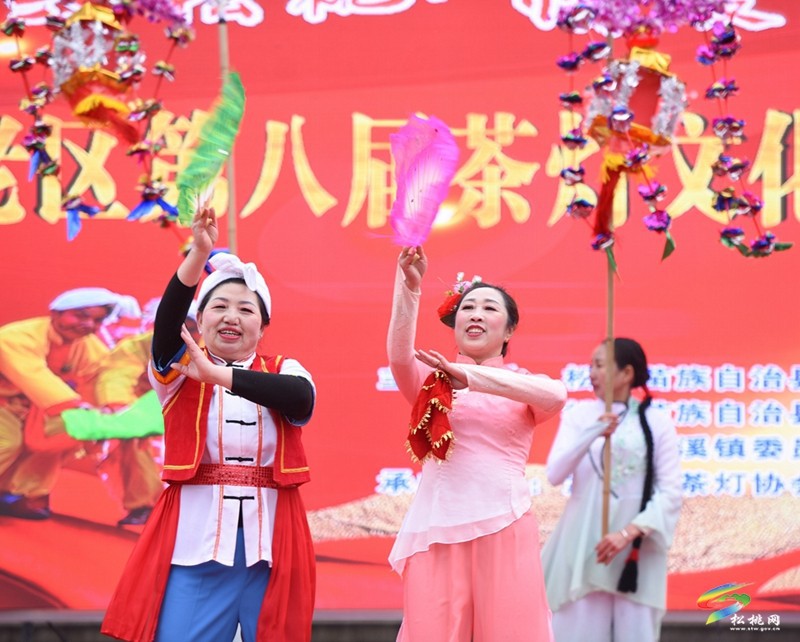如約松桃·情暖苗鄉(xiāng)——孟溪老區(qū)第八屆茶燈文化藝術(shù)節(jié)精彩舉行