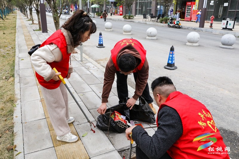 松桃公路管理段開展“文明在行動·滿意在松桃”志愿服務(wù)活動