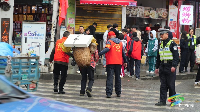 松桃：弘揚雷鋒精神 文明交通志愿行