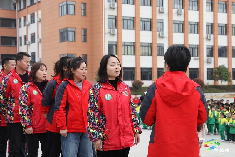 銅仁市學(xué)校第29個(gè)全國(guó)中小學(xué)生安全教育日和第9個(gè)全民國(guó)家安全教育日暨消防疏散演練活動(dòng)舉行
