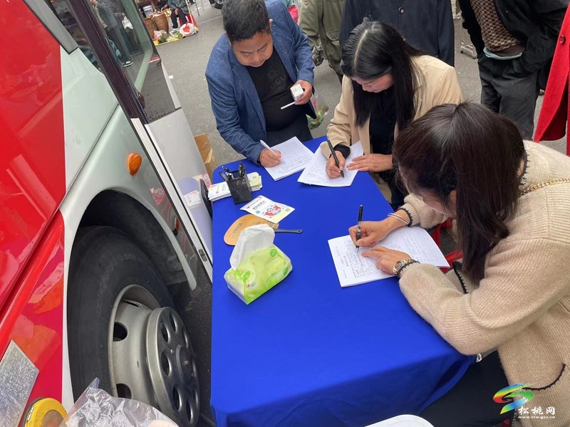 縣中心血庫開展無償獻(xiàn)血活動(dòng)