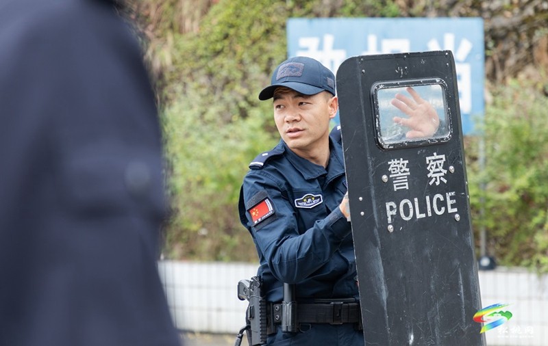市公安局警務(wù)實(shí)戰(zhàn)教官團(tuán)來松桃開展送教活動(dòng)