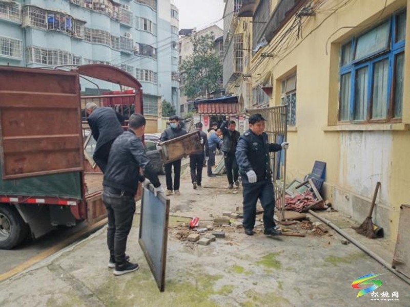 縣人民檢察院開展環(huán)境衛(wèi)生整治志愿服務活動