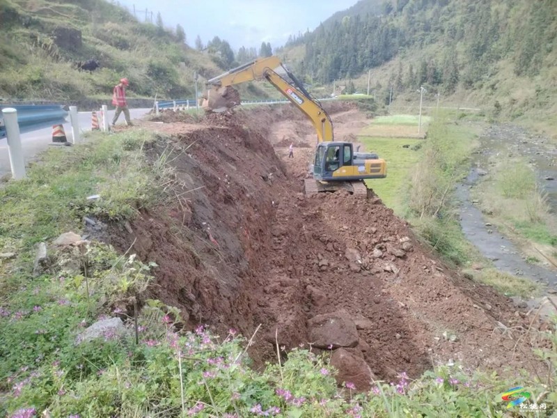 大干快上抓項目！松桃甘龍至永安公路改擴建工程正在建設(shè)