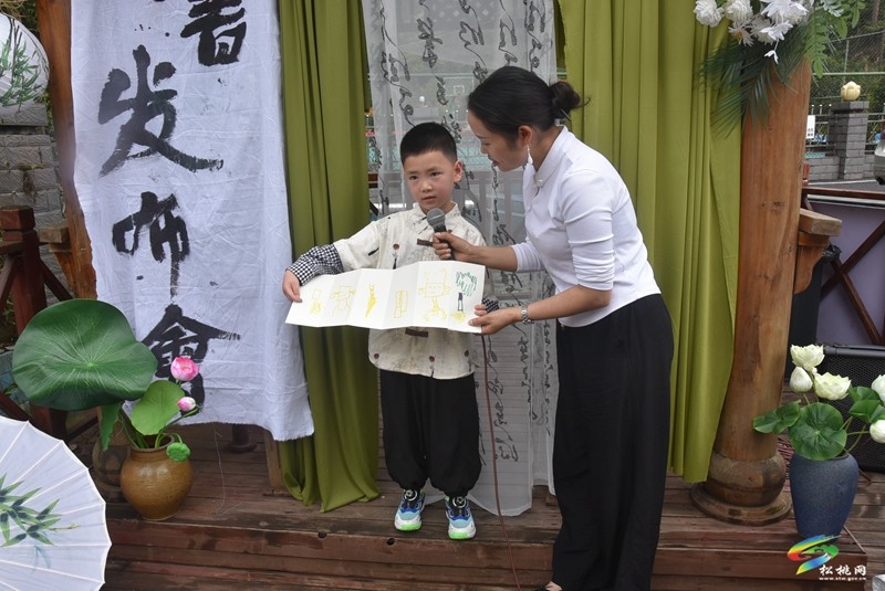 松桃德才幼兒園到縣圖書(shū)館開(kāi)展世界讀書(shū)日活動(dòng)