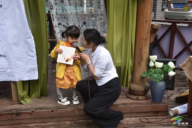松桃德才幼兒園到縣圖書(shū)館開(kāi)展世界讀書(shū)日活動(dòng)