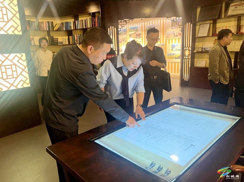 荔波縣檔案史志館到縣檔案館開展考察交流活動