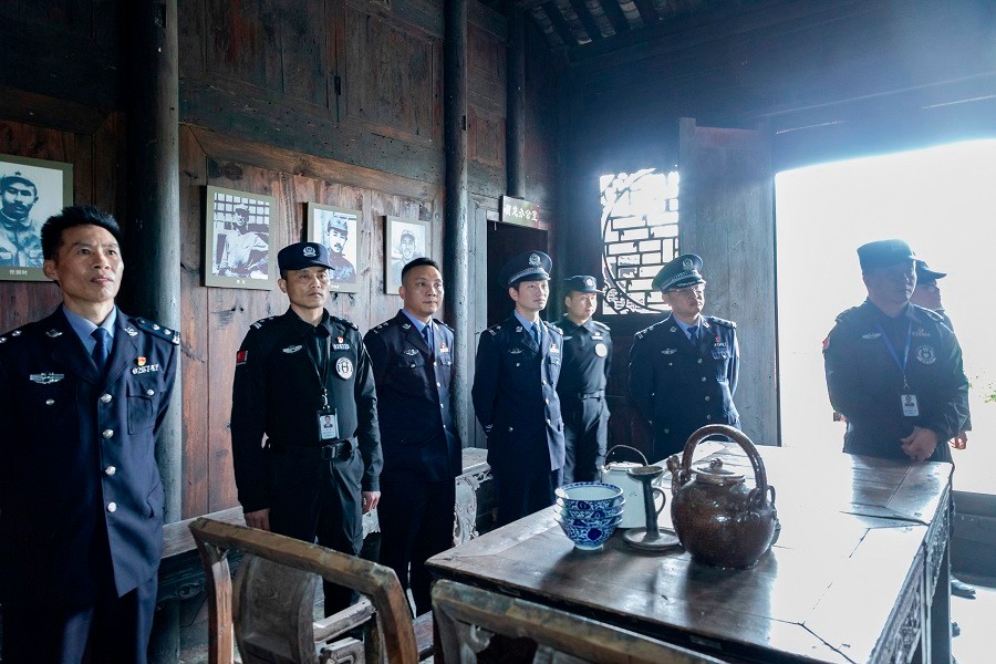 以文化“軟實(shí)力”激發(fā)隊(duì)伍“新活力”！松桃公安“五個(gè)堅(jiān)持”穩(wěn)步推進(jìn)警營(yíng)文化建設(shè)