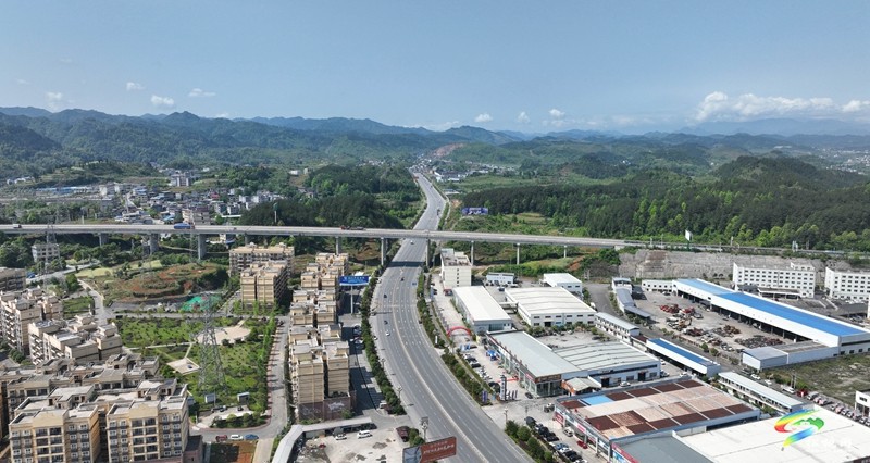 蓼皋街道育才社區(qū)：2個新能源汽車充電站投入試運營