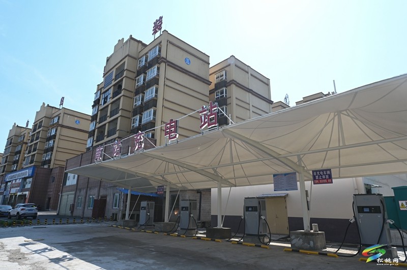 蓼皋街道育才社區(qū)：2個新能源汽車充電站投入試運營