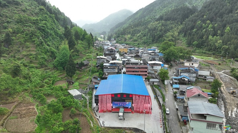 永安鄉(xiāng)瑪瑙山泉飲用水有限公司舉行開業(yè)慶典活動