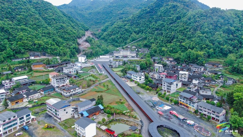 松桃：“五一”假期 潛龍洞景區(qū)持續(xù)釋放消費活力