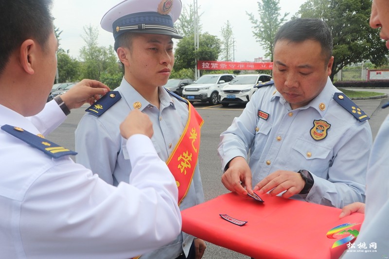 縣消防救援大隊舉行夏季消防員退出歡送儀式